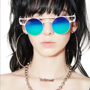 ESQAPE SPEQS SUNGLASSES🦋